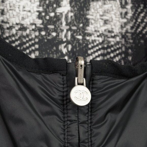 Chanel Reversible Grey Tweed-Printed & Black Nylon Jacket - Picture 12 of 16